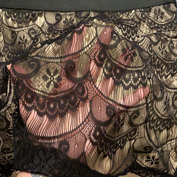 Small lace skirt - Picture 4 of 6